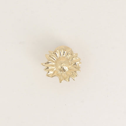Pin's - pièce en forme de fleur