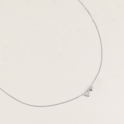Collier - une fine maille gourmette et de deux coeurs