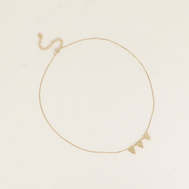 Collier - fine chaîne gourmette et de 3 coeurs texturés