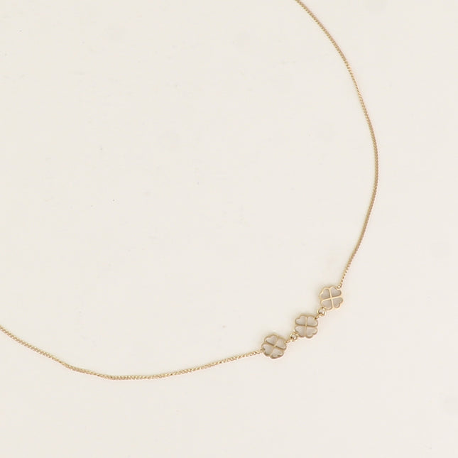 Collier - minis trèfles ajourés sur une fine chaîne gourmette