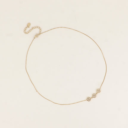Collier - minis trèfles ajourés sur une fine chaîne gourmette