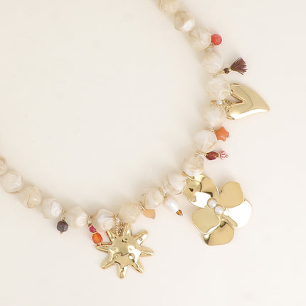 Collier - sur cordon, perles en résine et de breloques (pompon, soleil, étoile, fleur, coeurs, perles)