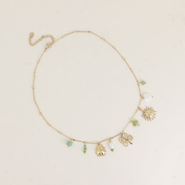 Collier - pendentifs (perles, coccinelle, perle d'eau douce, trèfle, soleil, coeur nacré)