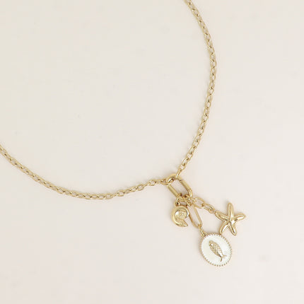 Collier - breloques (coquillage, étoile de mer, poisson sur fond d'émail)