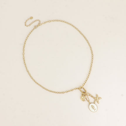 Collier - breloques (coquillage, étoile de mer, poisson sur fond d'émail)