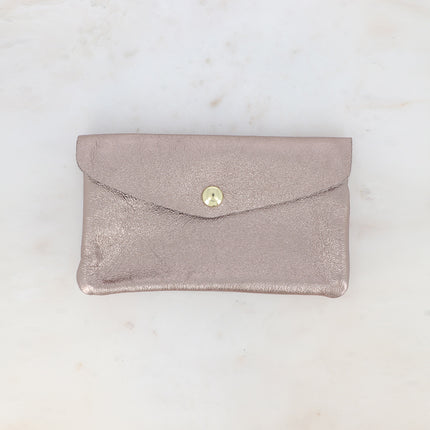 Pochette Barcelone - 1 bouton aimanté, 1 zip et 3 poches