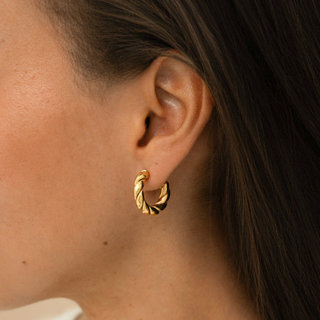 2 cm twisted hoop earrings