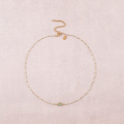 Collier Noelynn - chaîne émaillée, maille café de grain, pierre naturelle ovale