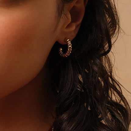 Rylia hoop earrings - 20 mm striated effect