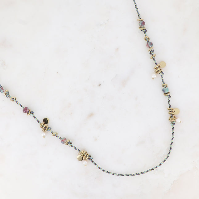 Collier - sur cordon avec anneaux en acier inoxydable, perles en céramique émaillée et perles d'eau douce