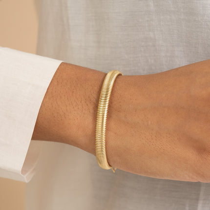 Bonie S bangle - grooved lines and adjustment chain