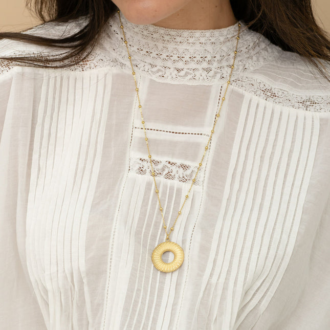 Collier - grand pendentif rond texturé