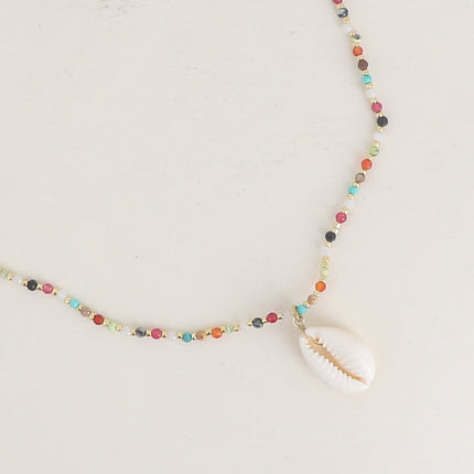 Collier - sur fil, ras de cou avec pierres naturelles, rocailles et cauri naturel