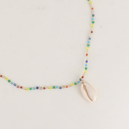 Collier - sur fil, ras de cou avec pierres naturelles, rocailles et cauri naturel