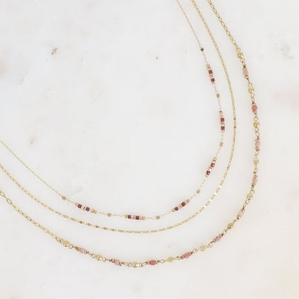 Collier Donna - 3 rangs, maille grain de café plat, perles rocailles et pierres naturelles