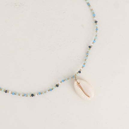 Collier - sur fil, ras de cou avec pierres naturelles, rocailles et cauri naturel