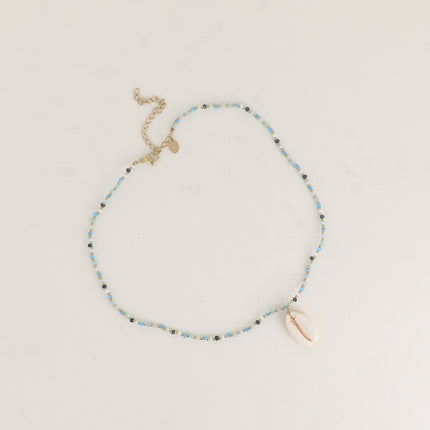 Collier - sur fil, ras de cou avec pierres naturelles, rocailles et cauri naturel