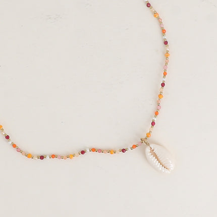 Collier - sur fil, ras de cou avec pierres naturelles, rocailles et cauri naturel