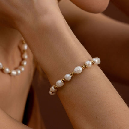 Bracelet sur câble Isaline - perles en acier et pierres naturelles