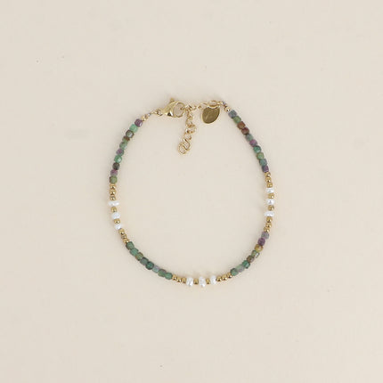 Bracelet sur câble - perles en acier, perles d'eau douce et pierres naturelles cubiques
