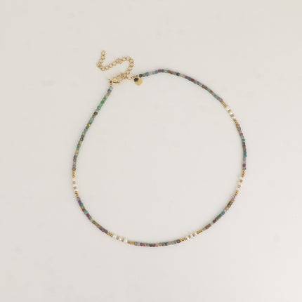 Collier sur câble - perles en acier, perles d'eau douce et pierres naturelles cubiques