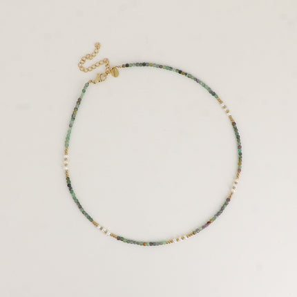 Collier sur câble - perles en acier, perles d'eau douce et pierres naturelles cubiques