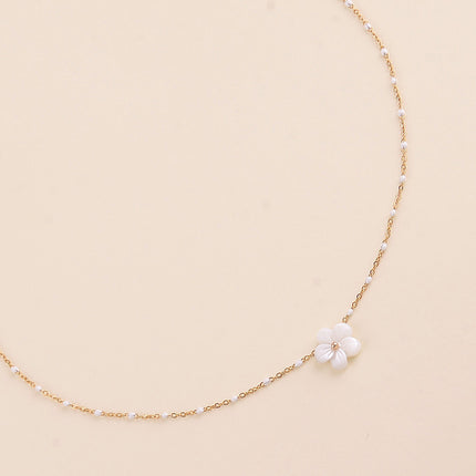 Collier - chaîne aux touches émaillées et fleur nacrée