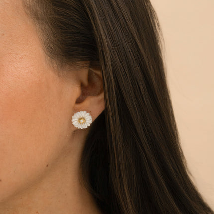 Boucles puces - fleur marguerite nacrée avec oxyde de zirconium 15mm