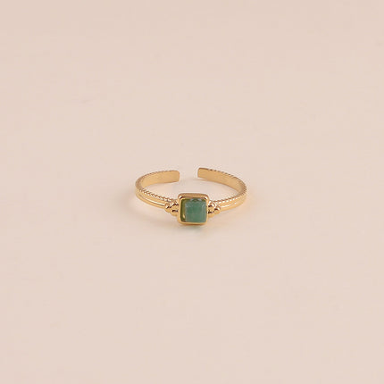 Bague fine Orlya - pierre naturelle carrée et 3 grains