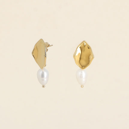 Dangle earrings - almond and freshwater pearl