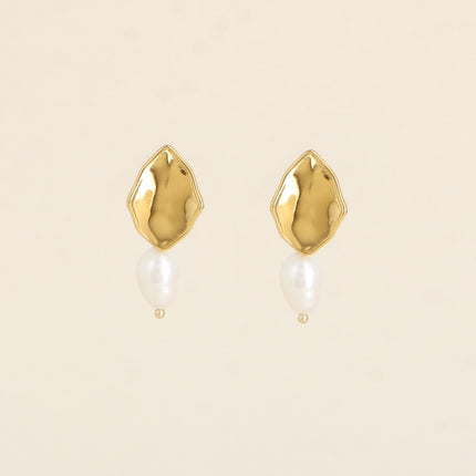 Dangle earrings - almond and freshwater pearl