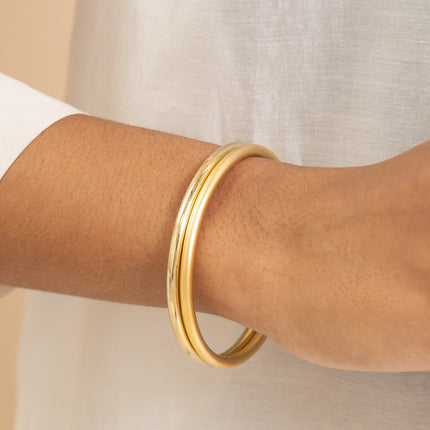 Shiny bangle/ring, 6.5x6.5cm, 4mm thick