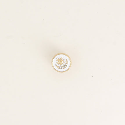 Pin's - médaillon rond émaillé, soleil et lune embellie avec oxydes de zirconium