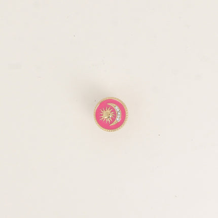 Pin's - médaillon rond émaillé, soleil et lune embellie avec oxydes de zirconium