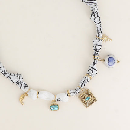 Collier - tissu ruban avec lune, cristaux, carré ajouré, perle en céramique, palmier