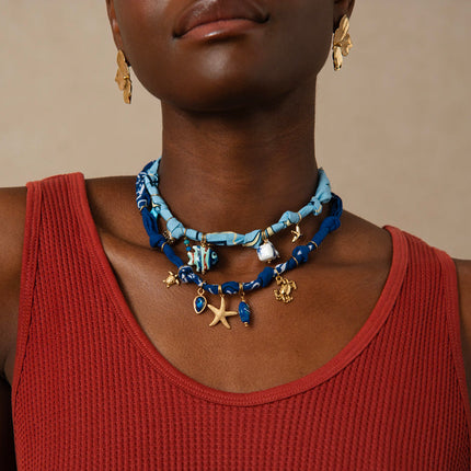 Collier Azur - tissu ruban, cristaux, tortue, perle poisson en résine, étoile de mer, crabe