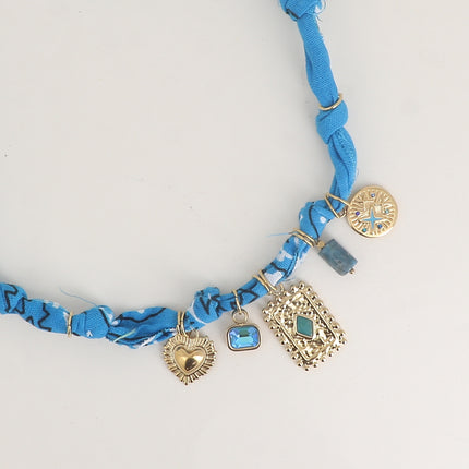 Collier sur tissu ruban - coeur, cristal, pièce rectangulaire martelée, pierres naturelles, étoiles et émail