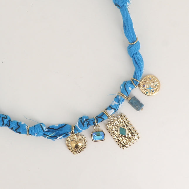 Collier sur tissu ruban - coeur, cristal, pièce rectangulaire martelée, pierres naturelles, étoiles et émail