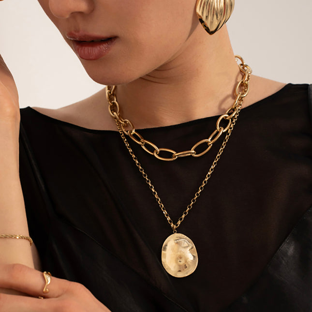 Collier Freya - grand pièce ondulée et brossée mat