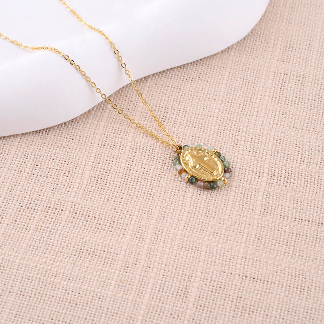 Collier - médaillon ovale croix religieuse et pierres naturelles