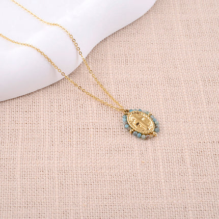 Collier - médaillon ovale croix religieuse et pierres naturelles