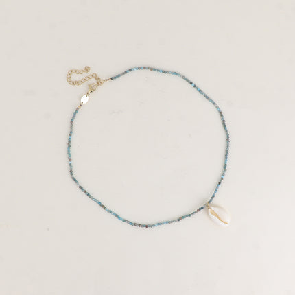 Collier - sur cordon, ras de cou avec pierres naturelles rondes et cauri naturel