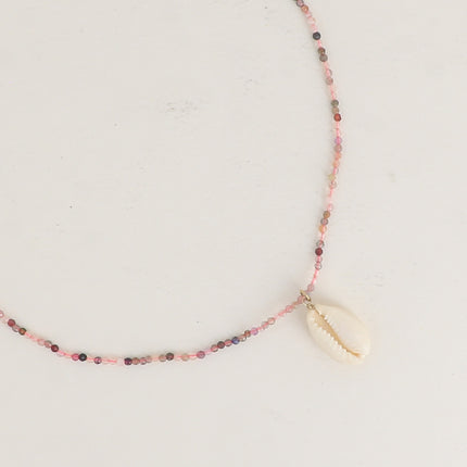 Collier - sur cordon, ras de cou avec pierres naturelles rondes et cauri naturel