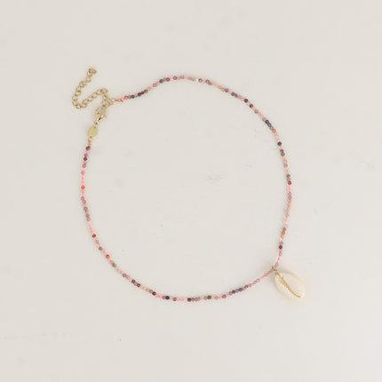 Collier - sur cordon, ras de cou avec pierres naturelles rondes et cauri naturel