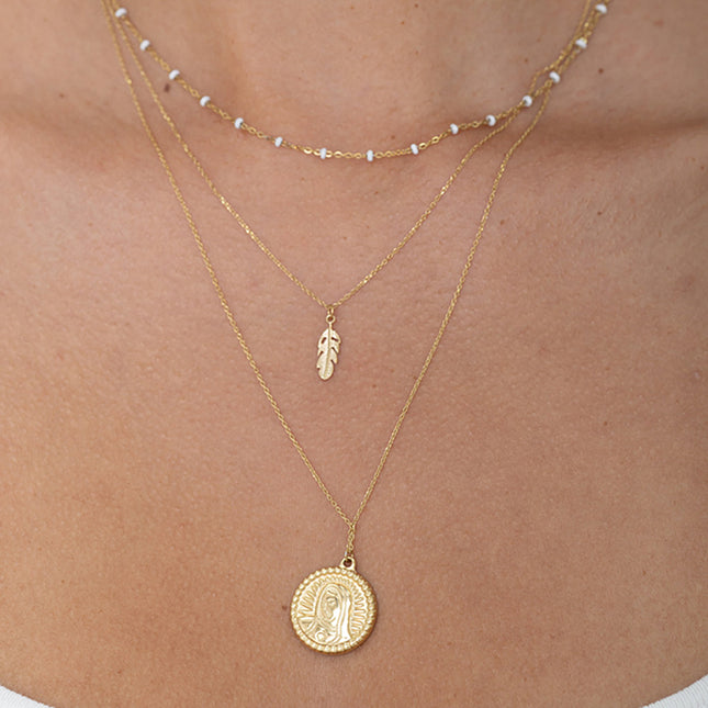 Collier - 3 rangs, maille émaillée, plume et médaillon de la Madone