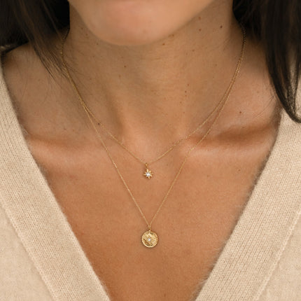 Collier - 2 rangs, pendentifs étoile du Nord avec oxydes de zirconium et médaillon avec étoile martelée