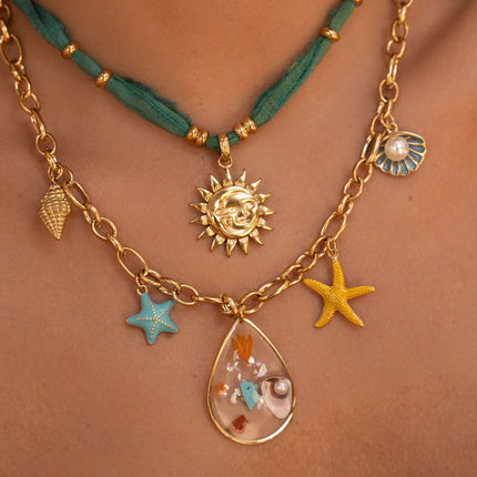 Collier Amaïa - pampilles marins (coquillages, étoiles de mer, goutte en résine refermant un coquillage plat naturel)