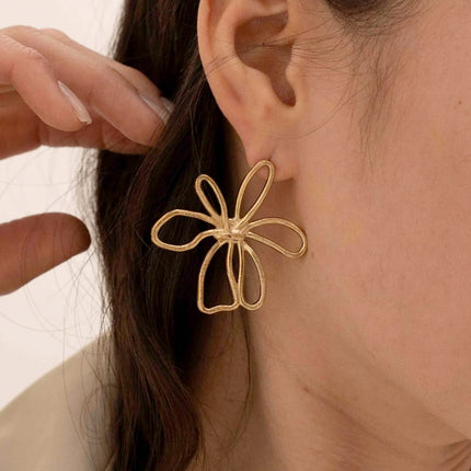 Boucles puces Soleane - fleur ajourée effet brossée mat, 40 x 44 mm