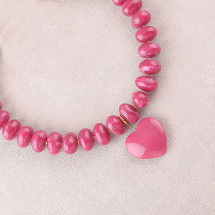 Collier sur fil Ziana - perles de résine et pendentif coeur