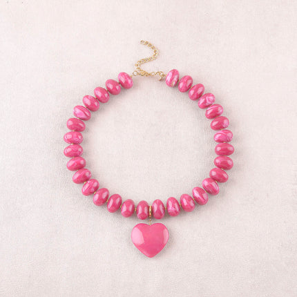 Collier sur fil Ziana - perles de résine et pendentif coeur